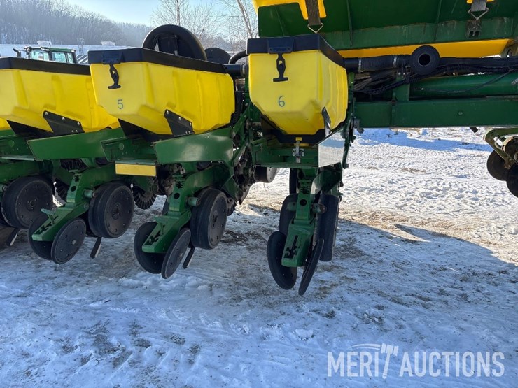 2011-john-deere-1770nt-image-19