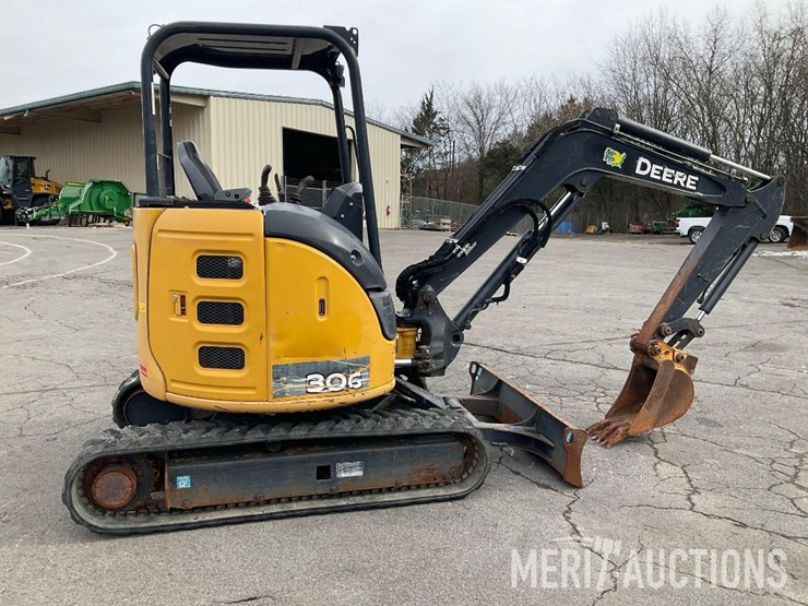 2019-deere-30g-image-6