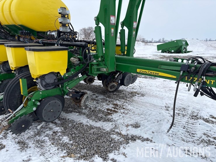 2015-john-deere-1775nt-image-33