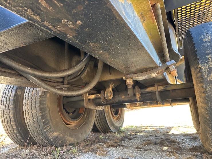 2005-deere-437c-image-41