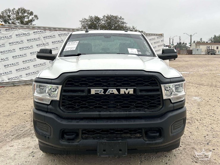 2020-dodge-3500-image-31