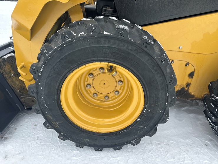 caterpillar-242d-image-50