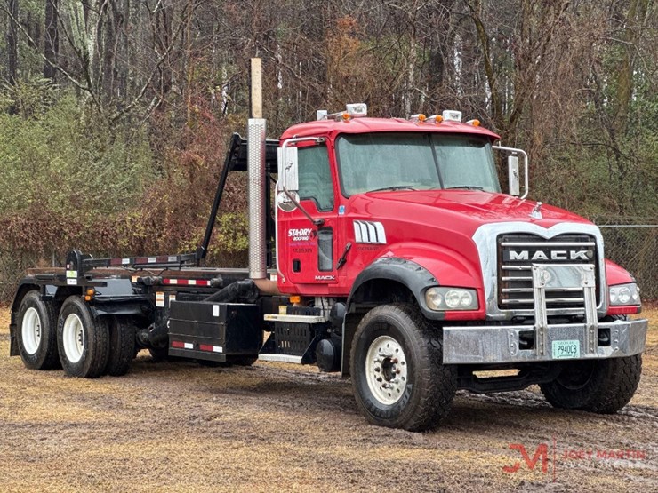 2010-mack-gu713-granite-roll-off-truck-image-1