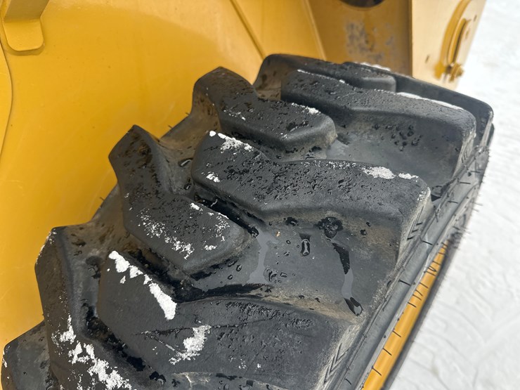 caterpillar-242d-image-49