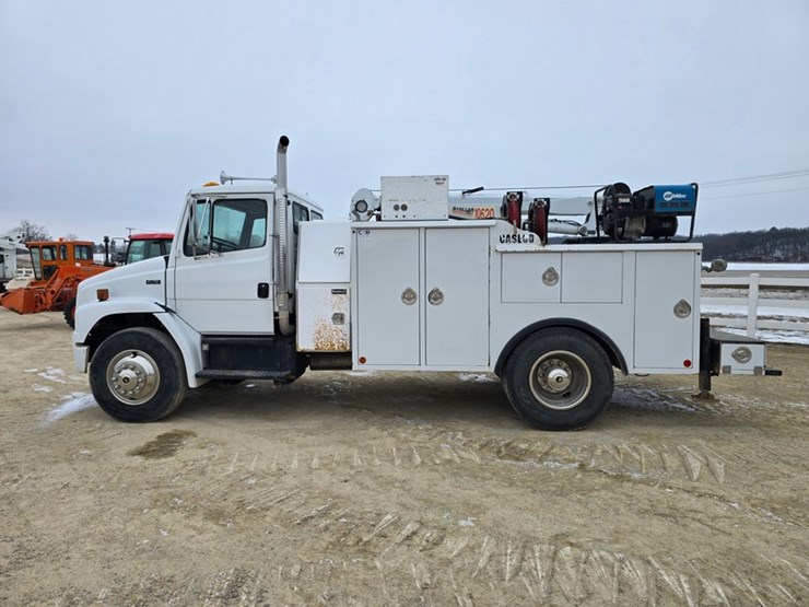 2000-freightliner-fl70-image-2