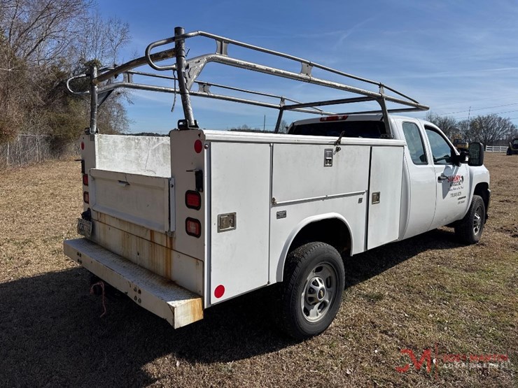 2013-chevrolet-2500-image-2