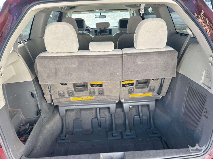 2011-toyota-sienna-image-23