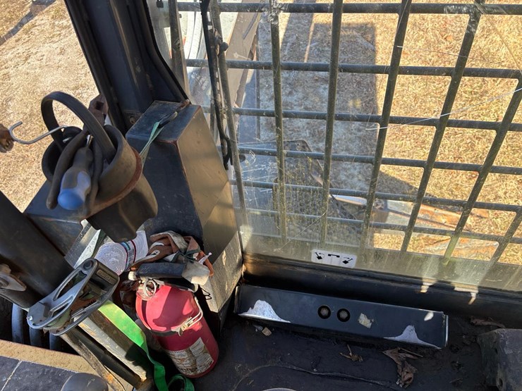 2005-deere-437c-image-27