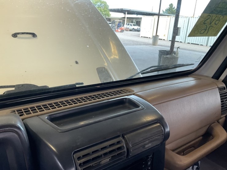 2000-jeep-wrangler-image-19