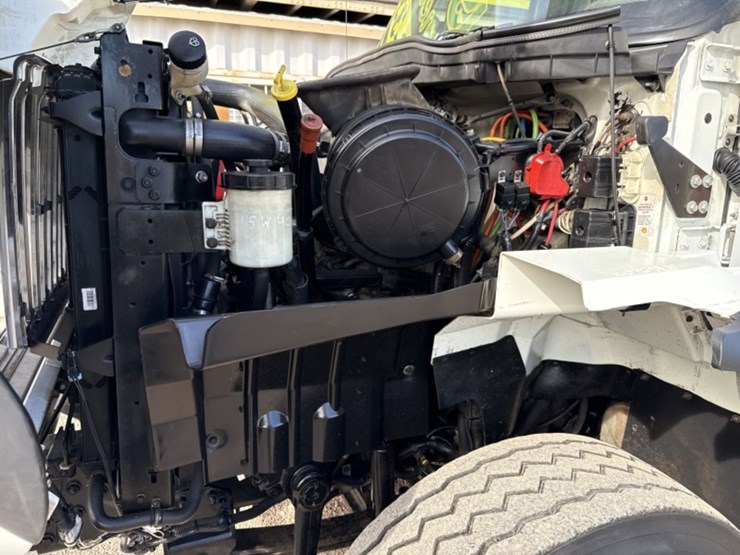 2012-international-7400-image-36