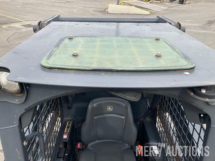 2022-deere-317g-image-40