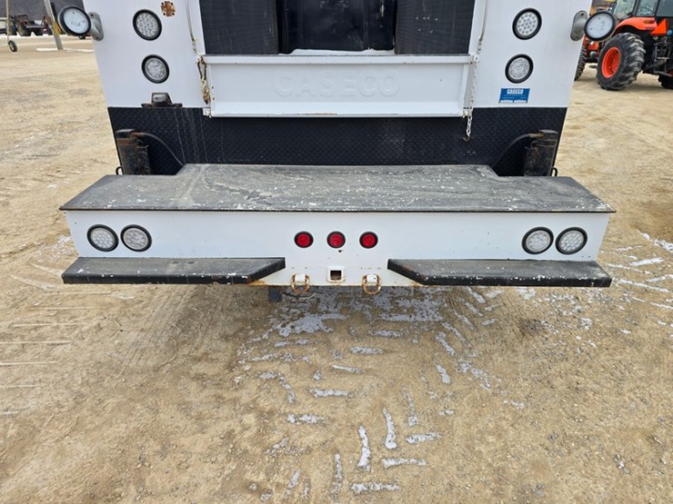 2000-freightliner-fl70-image-5