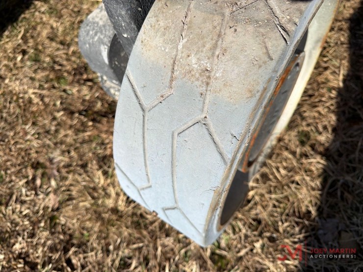 2015-jlg-3246es-image-5