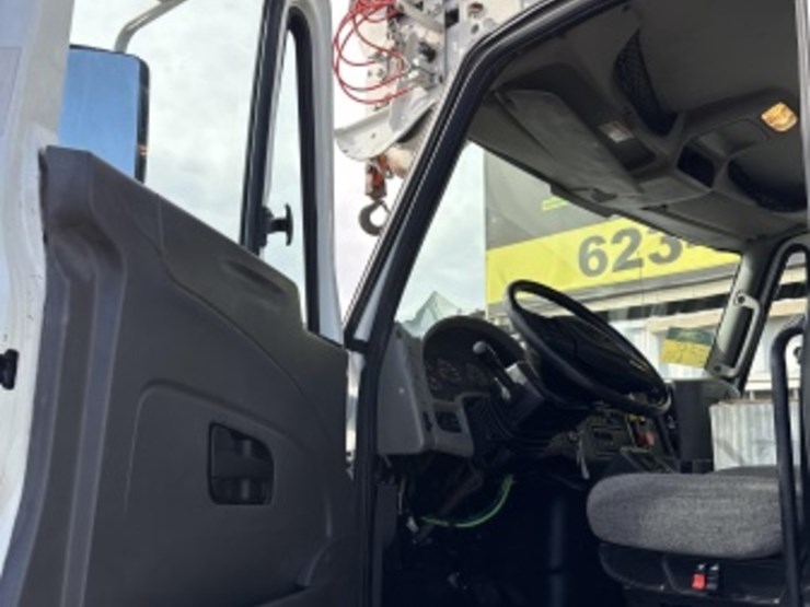 2012-international-7400-image-52