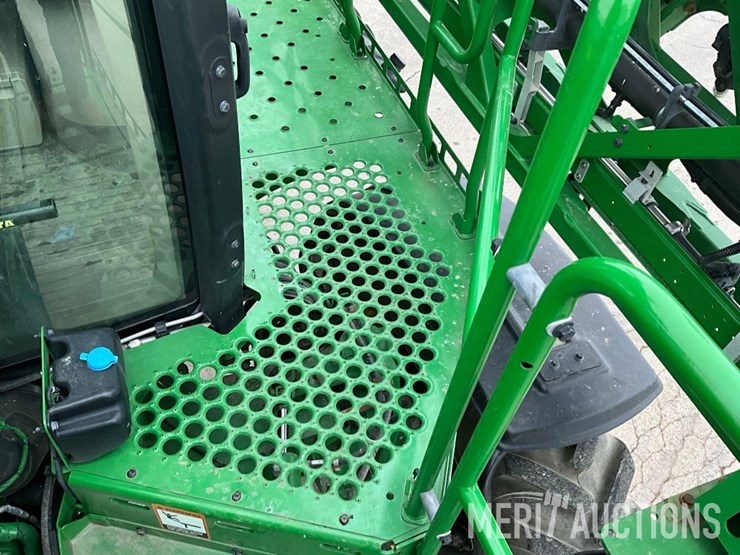 2020-john-deere-r4045-image-33