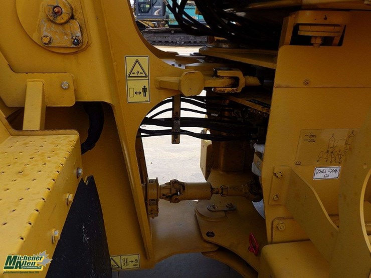 2014-caterpillar-910k-image-21