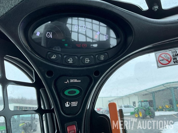 2024-bobcat-t740-image-31