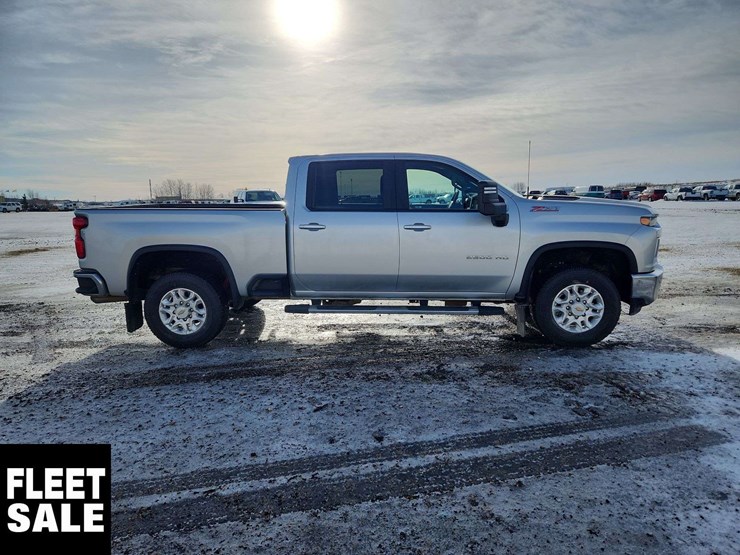 2022-chevrolet-silverado-2500hd-image-8