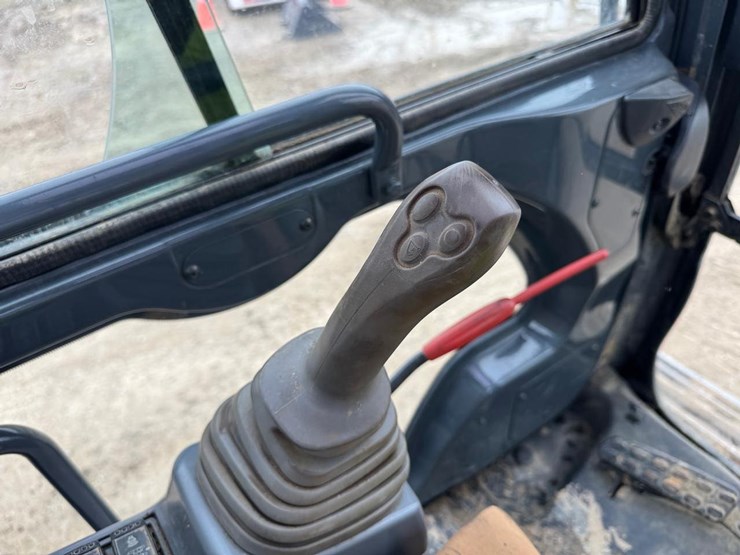 2019-deere-210g-lc-image-28