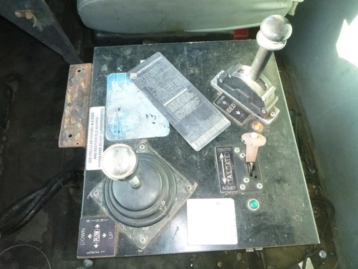 2004-international-7400-image-14