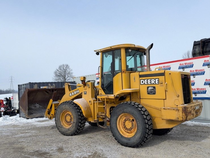 1983-john-deere-444h-image-3