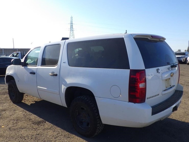 2007-chevrolet-suburban-image-4