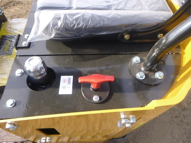 agt-h12r-hydraulic-excavator-image-22