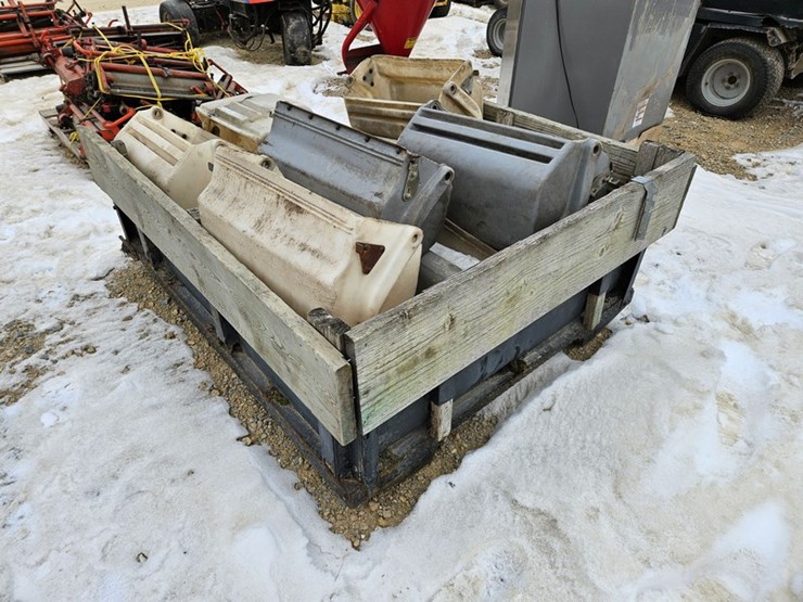 #131-•-pallet-grass-catch-boxes-image-3