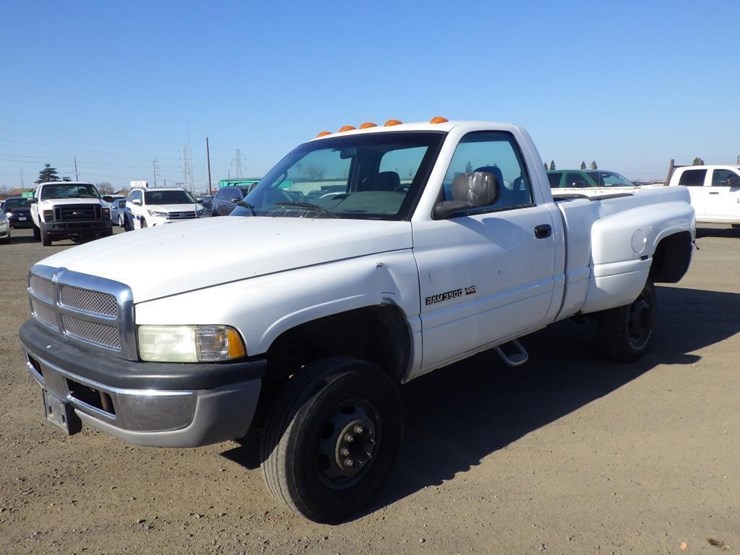 2001-dodge-ram-3500-image-1