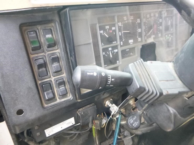 2002-international-2674-image-9