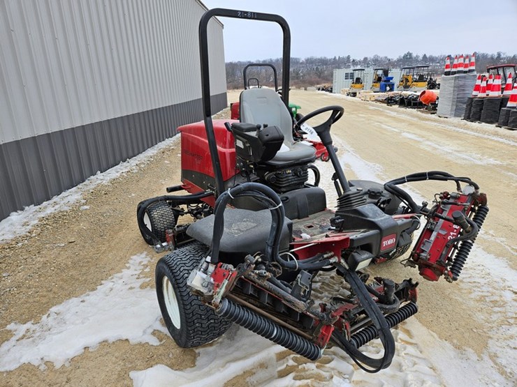 #156-•-toro-reel-master-5210f-fairway-mower-image-7