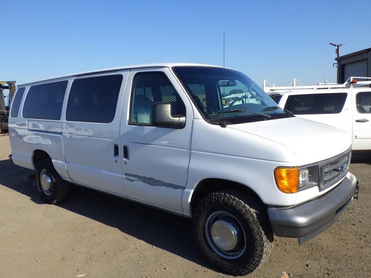 2006-ford-econoline-350-image-2