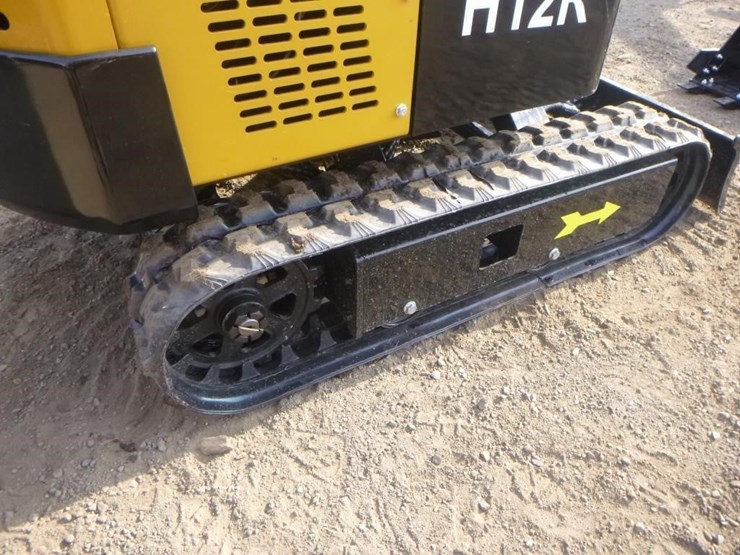 agt-h12r-hydraulic-excavator-image-26