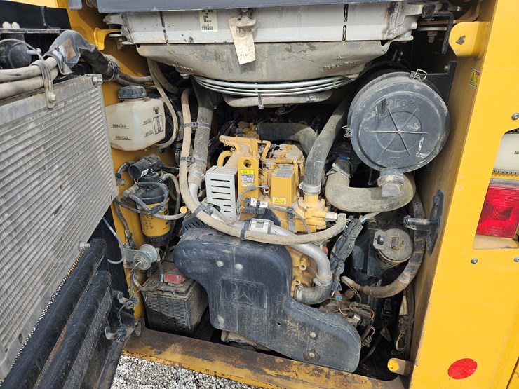 2022-caterpillar-279d3-image-19