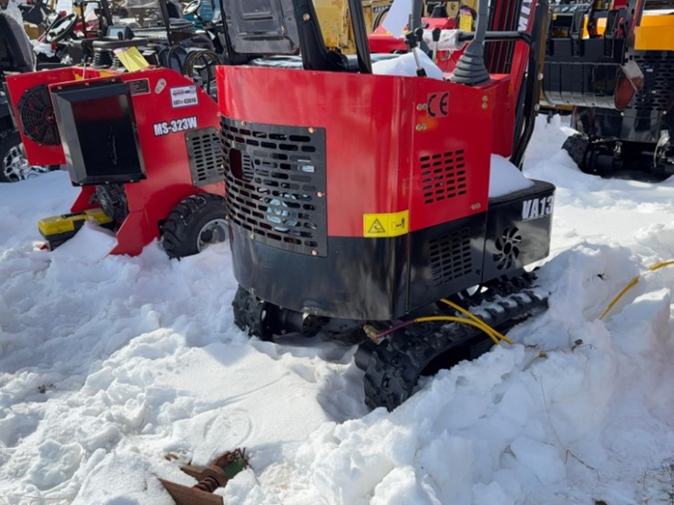 new-unused-2025-miva-model-13-mini-excavator,-13.5hp-gas-engine,-pilot-controls,-16"-bucket,-blade-image-4