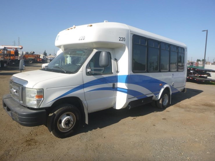 2014-ford-e450-image-1