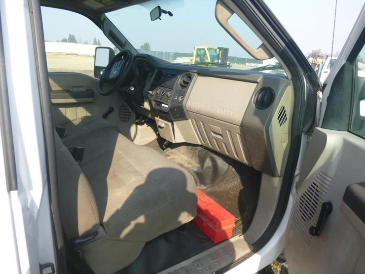 2010-ford-f550-image-9