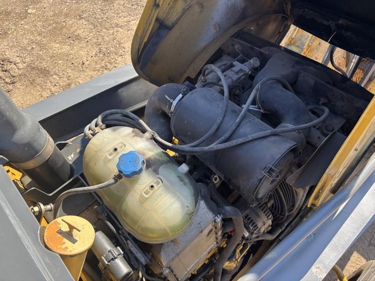 2010-deere-310j-image-47