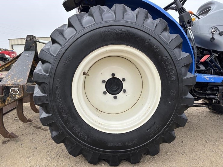 2017-new-holland-workmaster-40-image-25