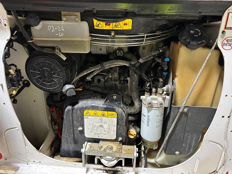 2020-bobcat-t64-image-15