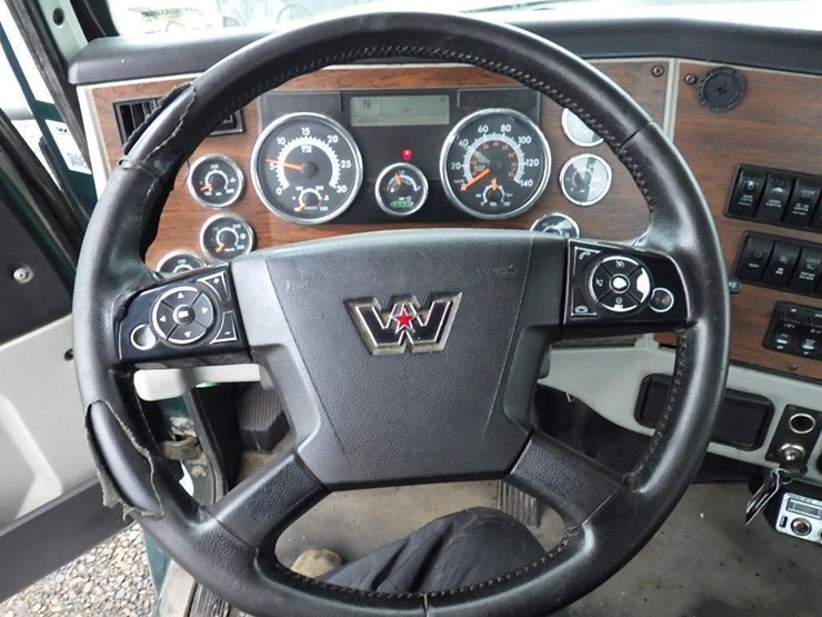 2018-western-star-5700xe-image-29