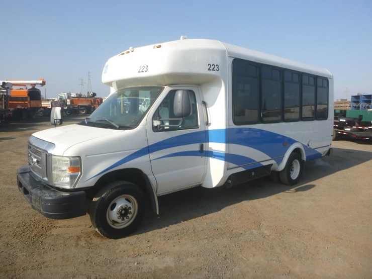 2014-ford-e450-image-1