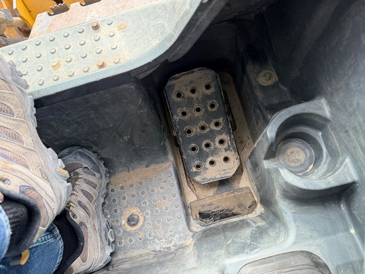 2012-deere-326d-image-10