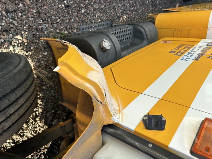 2001-international-4700-image-53