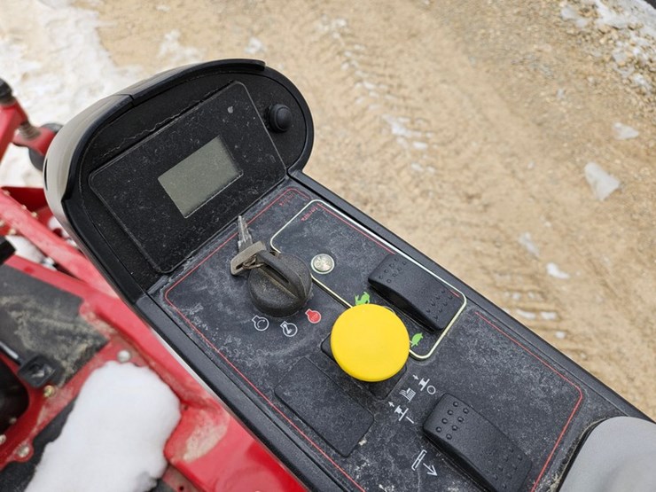 #152-•-toro-grounds-master-3300-4x4-front-mount-mower-image-14