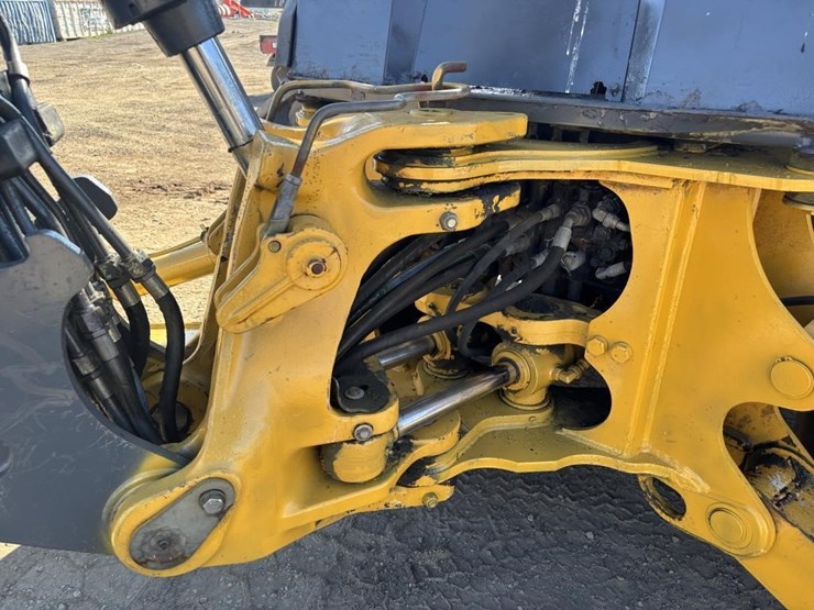 2010-deere-310j-image-22