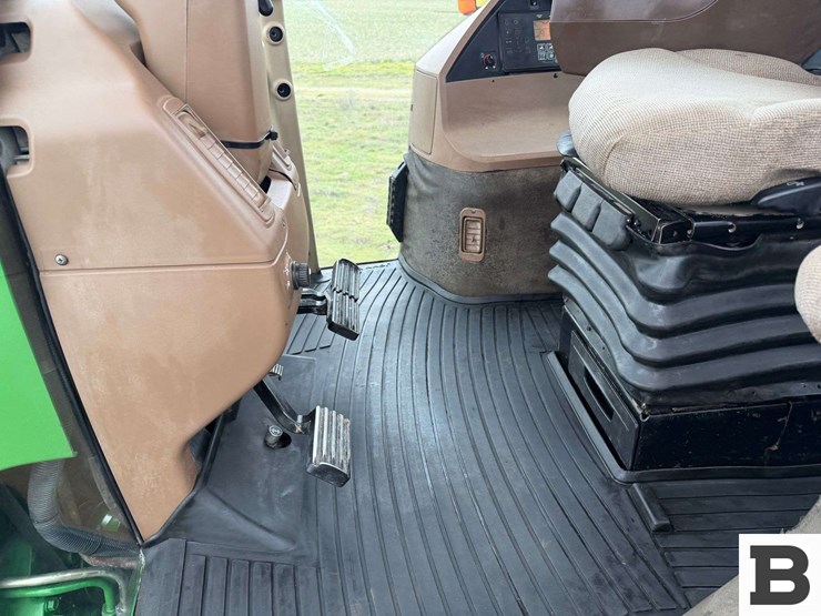 2002-john-deere-8420-image-100