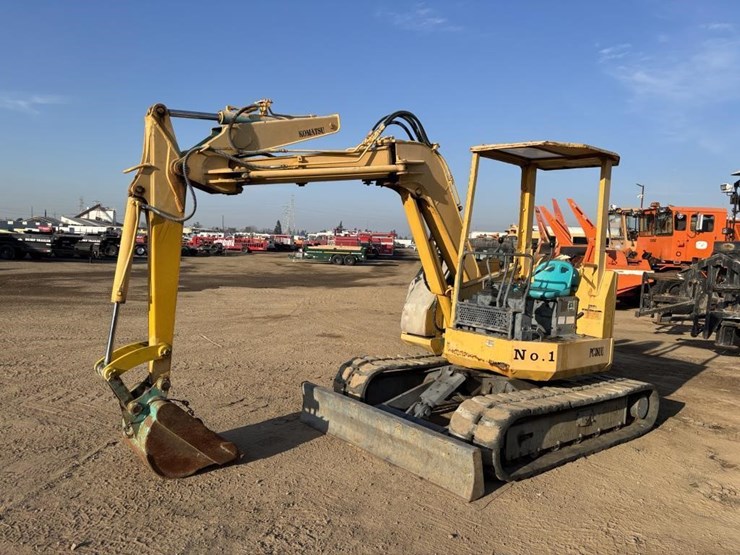 komatsu-pc38uu-1-image-1