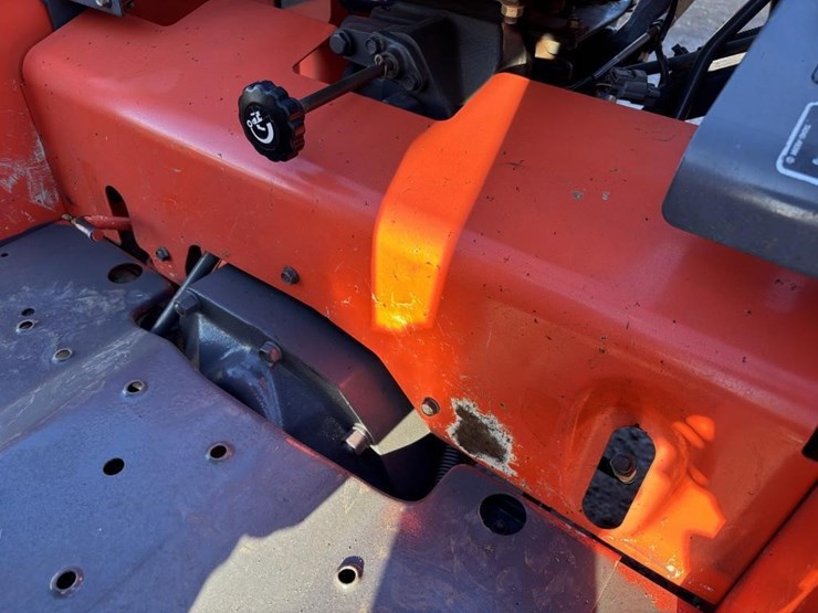 2011-kubota-mx4700-image-38