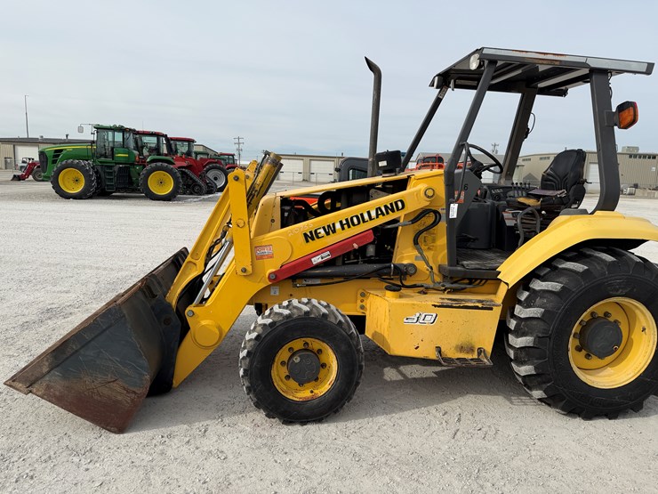 new-holland-u80-image-5